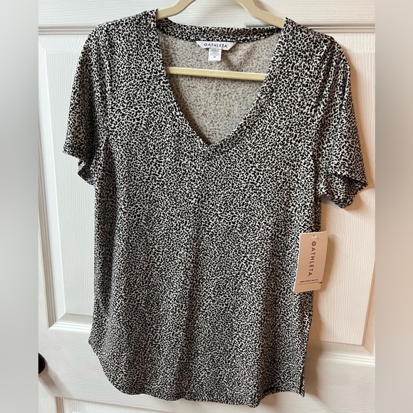 Athleta Tops - 🆕 Athleta Animal Print Short Sleeve Tee